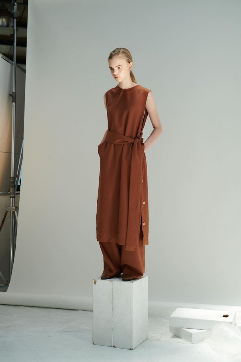 Full Side Split Wool Blend Button Down Dress - ชุดเดรส - ผ้าฝ้าย/ผ้าลินิน สีนำ้ตาล