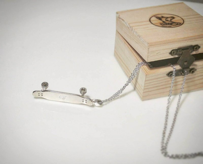 Longboard necklace -silver ver.