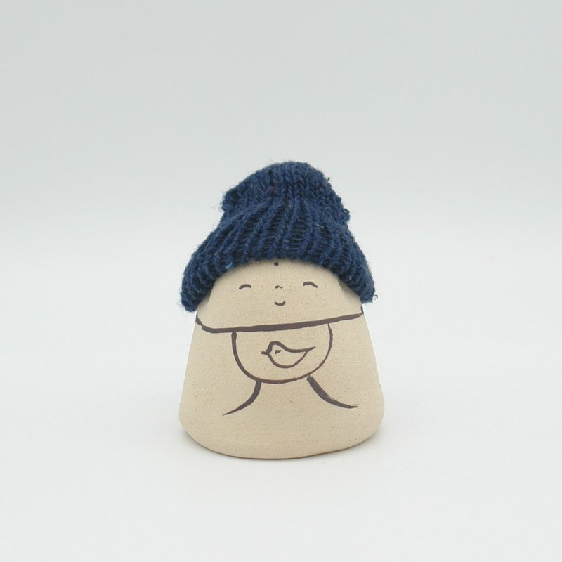 手作り陶人形　ニット帽をかぶったお地蔵さん - 擺飾/家飾品 - 陶 卡其色