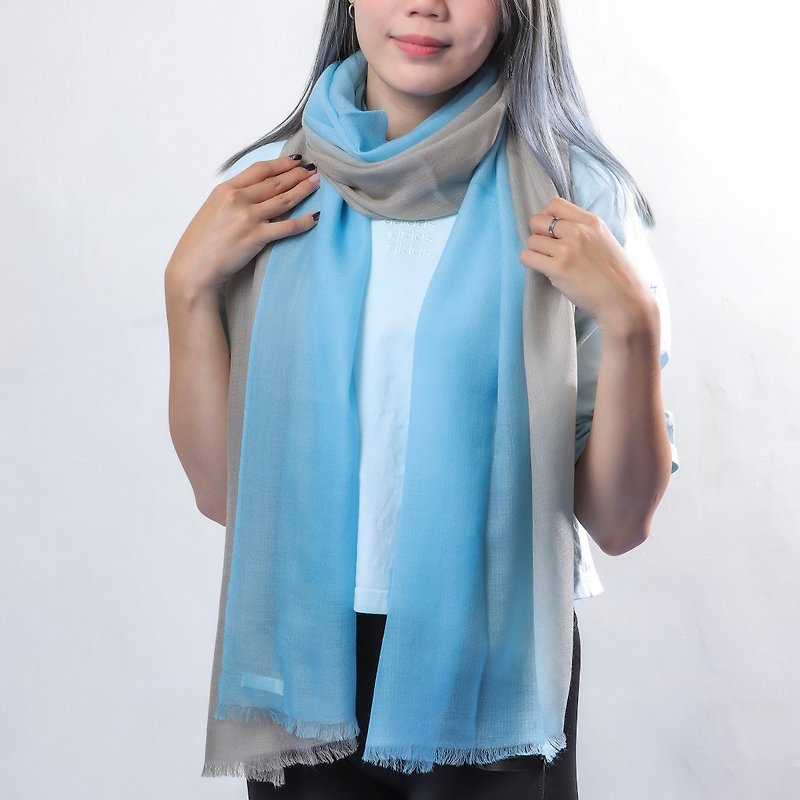 Cashmere cashmere scarf/shawl hand-dyed gradient ring velvet Izumo suitable for all seasons - Knit Scarves & Wraps - Wool Blue