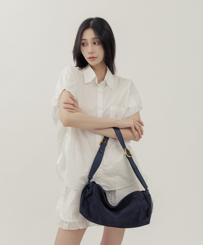 リラックスムード漂う、フォルム構造本革ハンド＆ショルダーバッグ ブルー - ショルダーバッグ - 革 ブルー