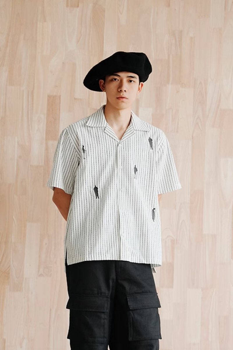 日本のレトロなストライプ刺繍半袖シャツ - シャツ メンズ - その他の素材 ホワイト