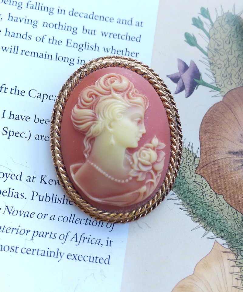 Vintage Jewelry 西洋古董飾品 ESTEE LAUDER  CAMEO 仕女 別針 - 胸針 - 其他金屬 金色
