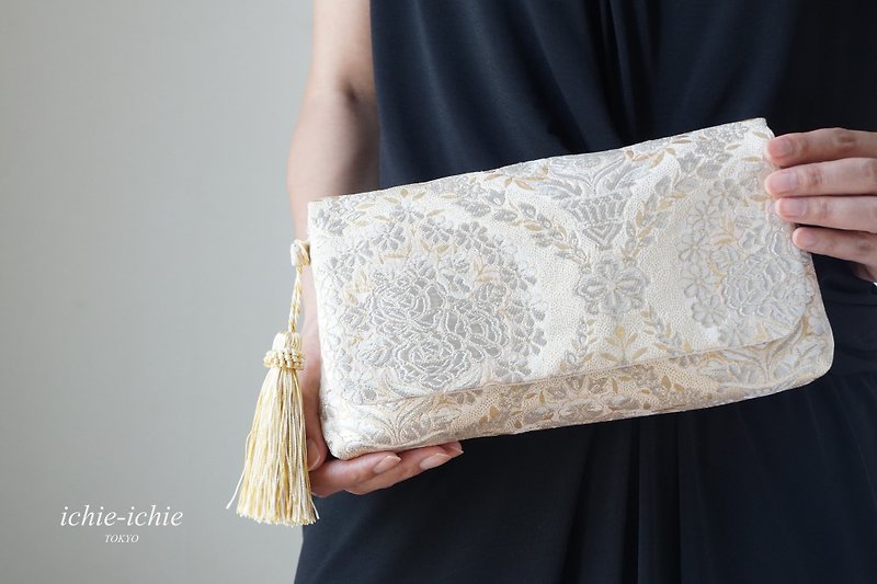Also at the wedding and party. 2 way band handbag, handbag silk belt remake gold