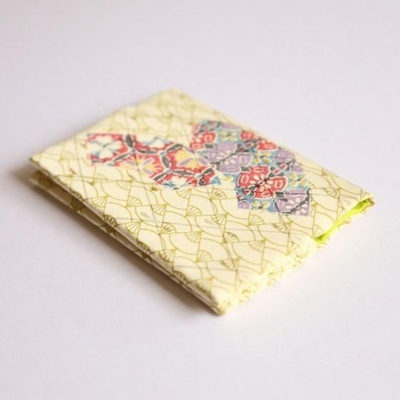 【Resale】 Flower blooming fan-style × young plants Kimono card case 【silk】 - Card Holders & Cases - Silk Gold