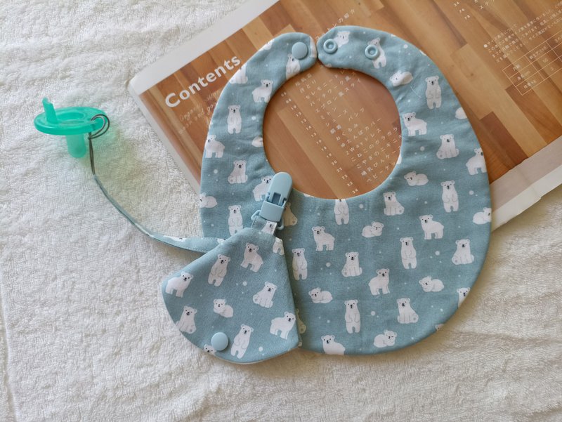 [Shipping within 5 days] Polar bear full month gift removable pacifier dust cover clip baby bib - ของขวัญวันครบรอบ - ผ้าฝ้าย/ผ้าลินิน หลากหลายสี