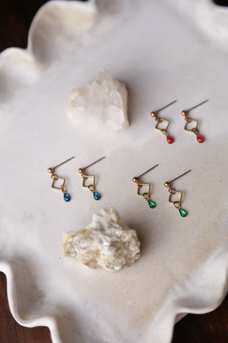 Dripping Crimson drops - earrings pierced earrings clip-on earrings - ต่างหู - อะคริลิค หลากหลายสี