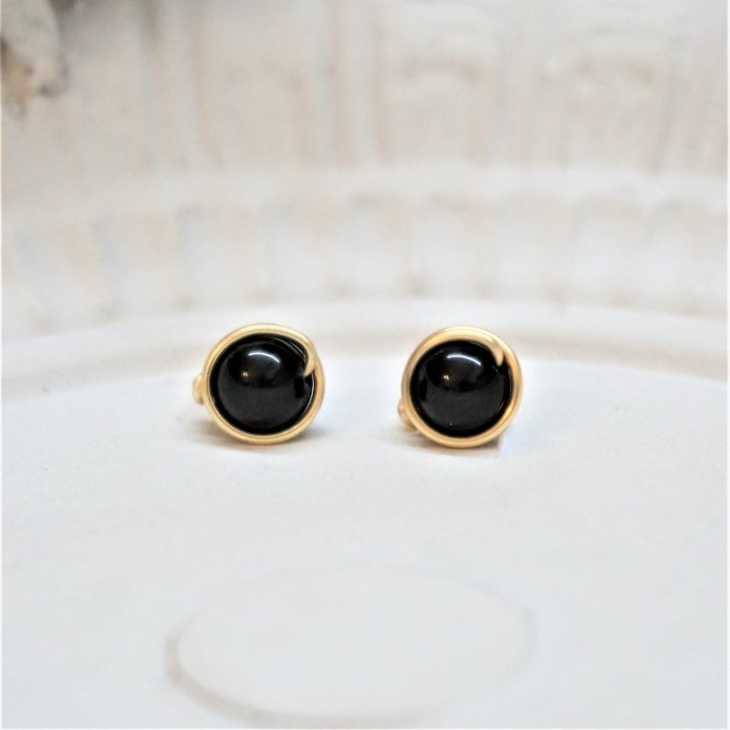 << Gold Wire Framed Ear - Black Onyx >> 6mm Black Onyx (Other painless ear clips) - Earrings & Clip-ons - Semi-Precious Stones Black
