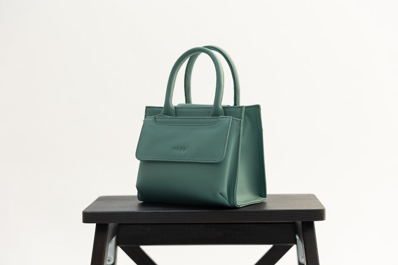 H-Folk Size M : Turquoise - กระเป๋าถือ - หนังแท้ สีเขียว