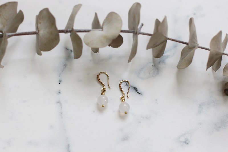 Classic and elegant white agate earrings