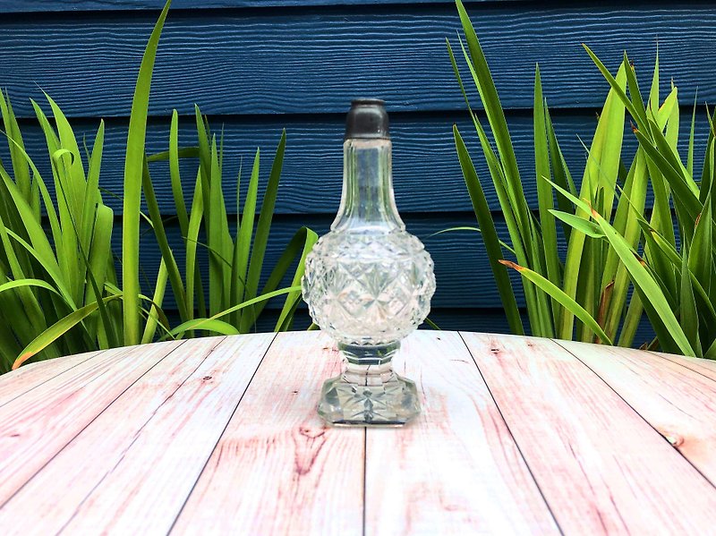Hand-blown glass bottle/medicinal bottle/cruet bottle hundred years old H section - ของวางตกแต่ง - แก้ว 