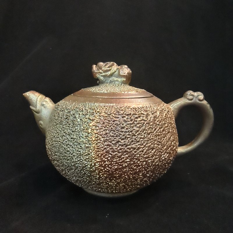 Yingge famous wood-fired gold and silver color hand-drawn ice smoke teapot - ถ้วย - ดินเผา สีทอง