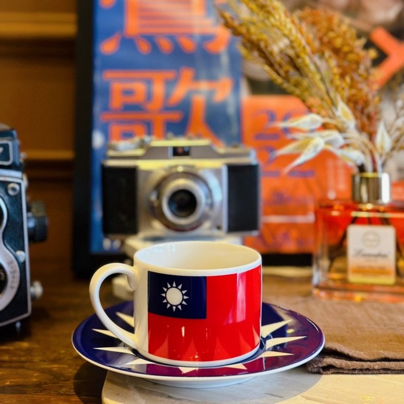 National flag coffee cup and plate set/coffee cup/plate/patriotic/Taiwan/Republic of China/afternoon tea/gift - Mugs - Porcelain Red