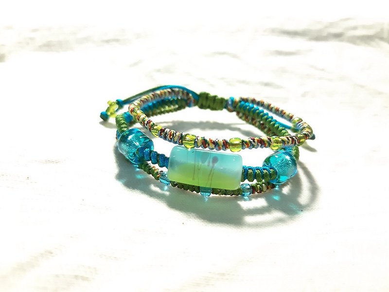 Grapefruit Lin Liuli-Three circles of glass bracelet for attracting good luck and avoiding evil (shallow water blue+grass green) - Bracelets - Colored Glass Multicolor