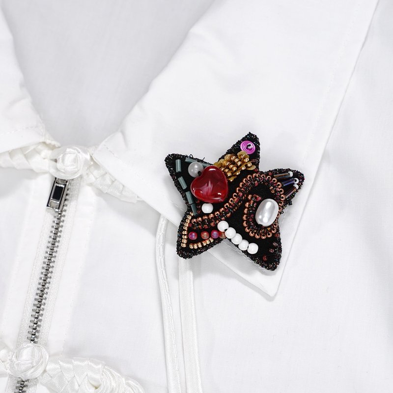 クリスマスオーナメントにも　ビーズ刺繍のとても軽い星のブローチ 5　ブラック - 胸針 - 羊毛 黑色