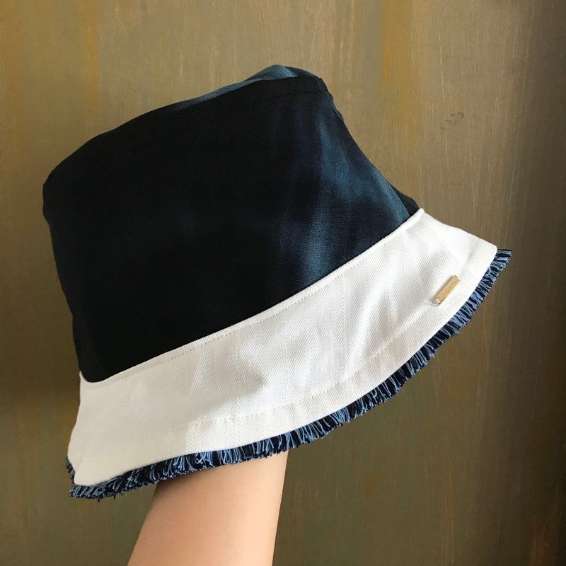 Bucket Hat 雙面漁夫帽 | 紮染藍配白色邊藍色流蘇 - 帽子 - 棉．麻 藍色