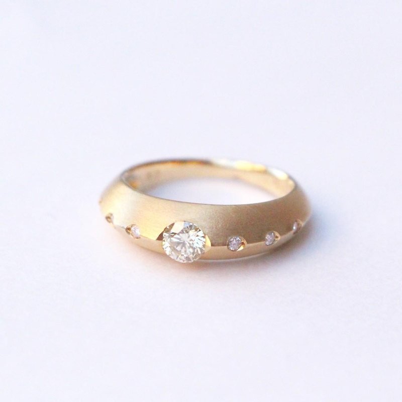 K18 diamond moonlight ring