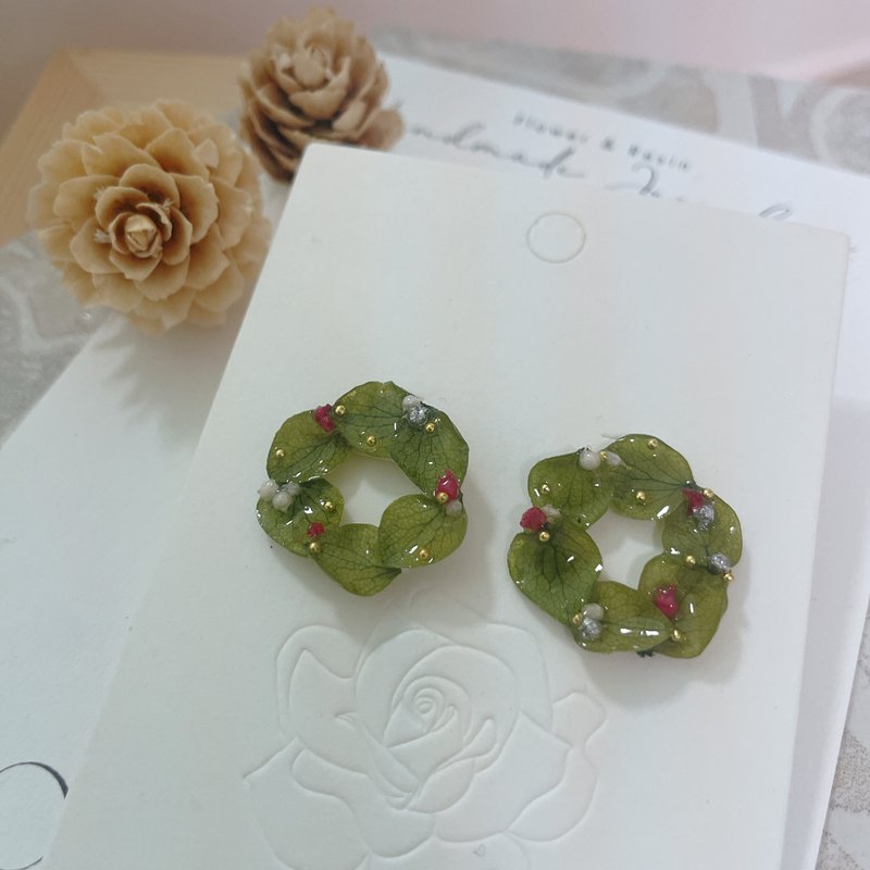 Forever Hydrangea Earrings. Christmas song - Earrings & Clip-ons - Plants & Flowers Pink