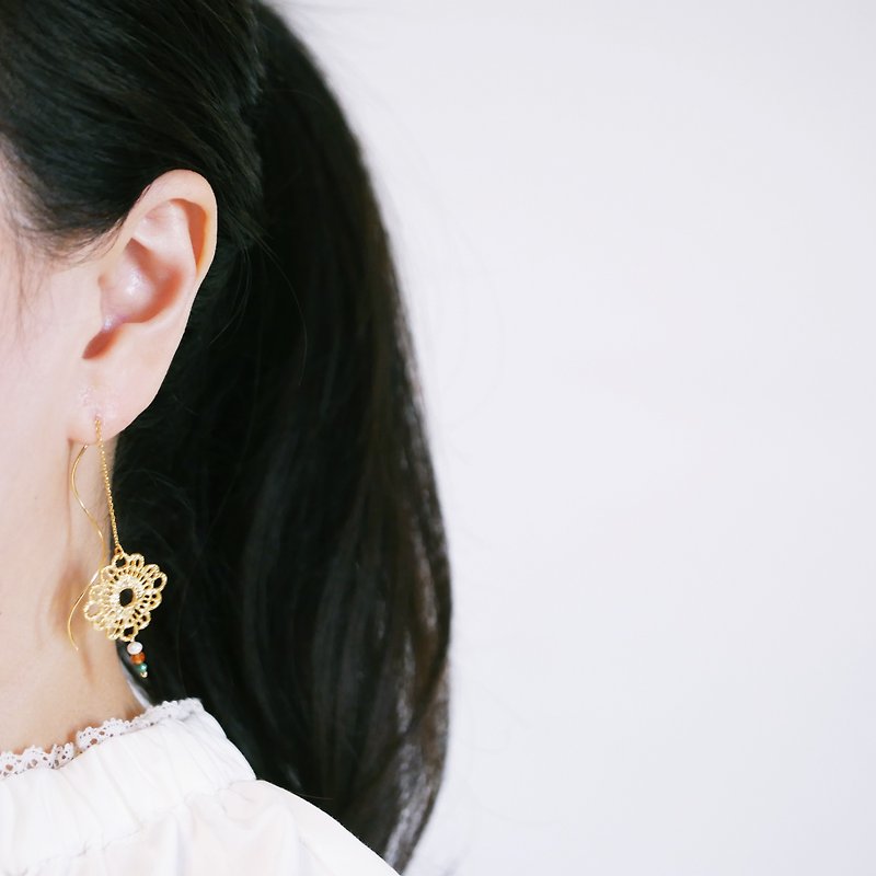 Lace flower piece natural stone earrings asymmetrical - Earrings & Clip-ons - Gemstone 