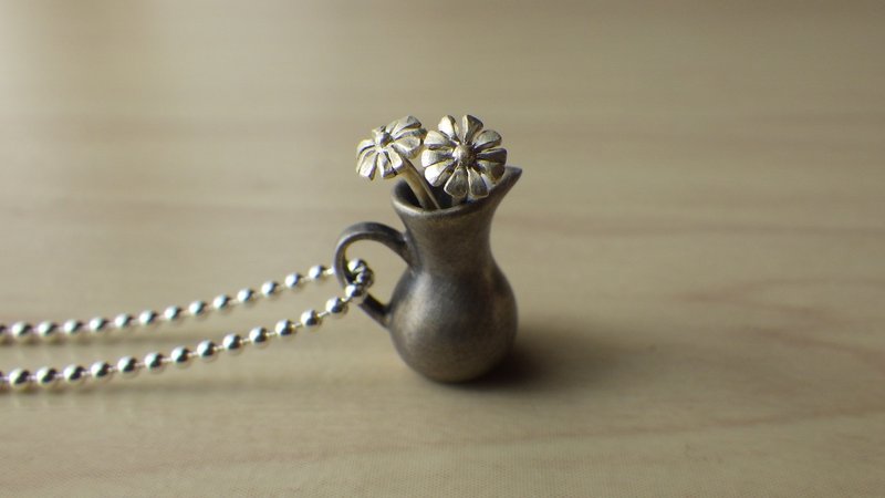 Flower Vase Pendant - 項鍊 - 其他金屬 銀色