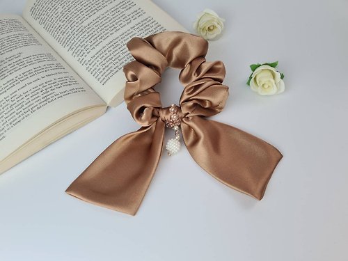 BonnieU Peanut color & tales - premium crepe satin fabric with pearl scrunchies