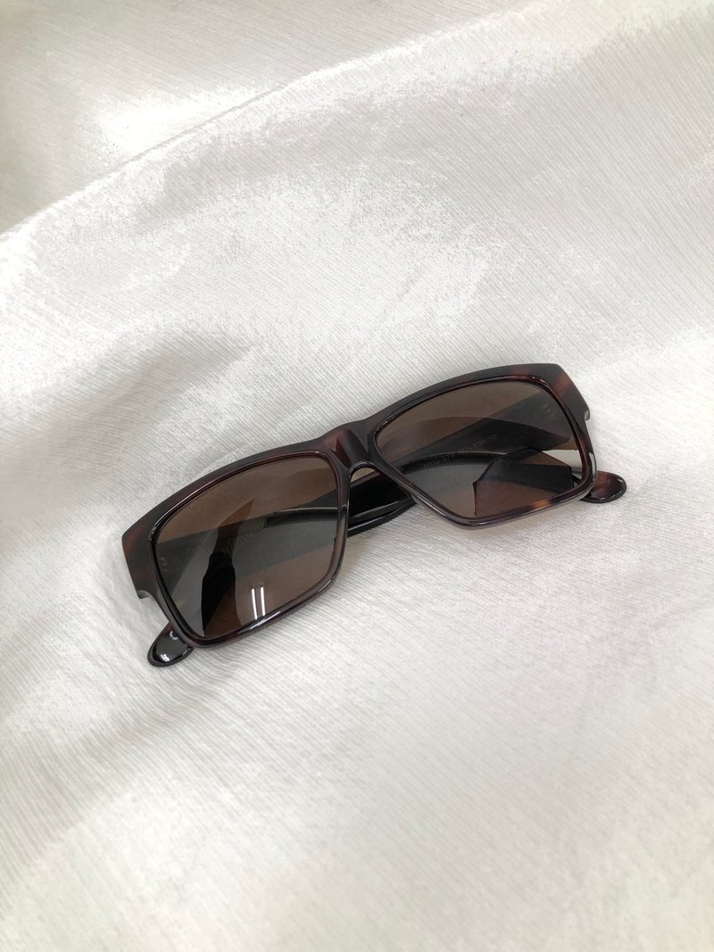 【 日本直送　名牌中古包 】GIANNI VERSACE ジャンニヴェルサーチ メドゥーサ サングラス ブラック vintage ヴィンテージ tu4pv7 - 太陽眼鏡/墨鏡 - 其他材質 黑色