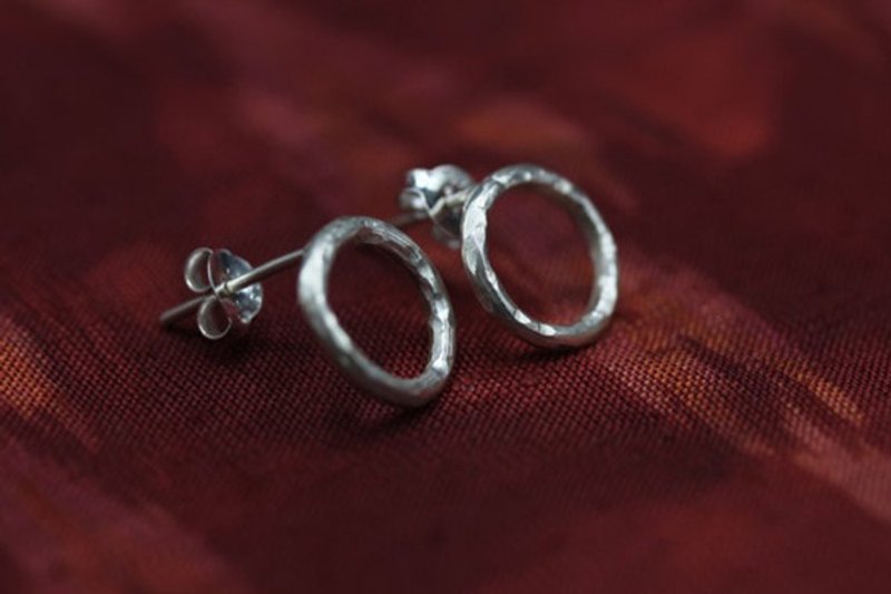 手工圓形錘打線耳環 (E0182) - 耳環/耳夾/耳骨夾 - 銀 銀色