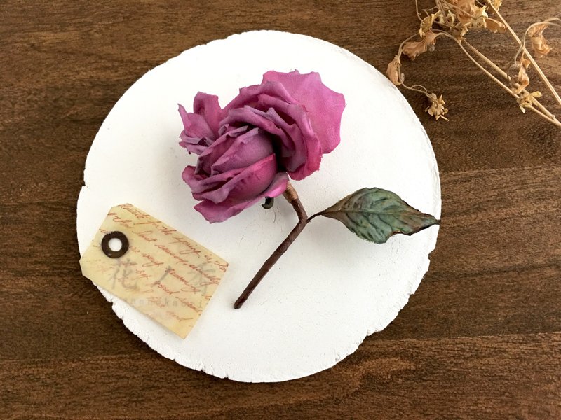 Old rose,Corsage(Red-purple) - 胸針 - 棉．麻 紫色