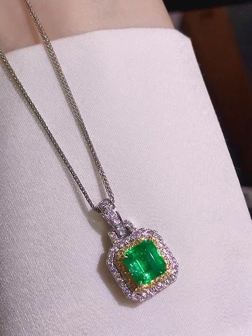 台北奧斯珠寶｜客製莫桑石、莫桑鑽、GIA鑽石、彩色寶石 奧斯珠寶 祖母綠吊墜1.6克拉