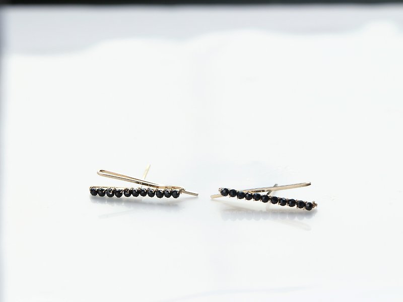 14kgf- cross cut line pierced earrings (black spinel) - ต่างหู - เครื่องเพชรพลอย สีดำ