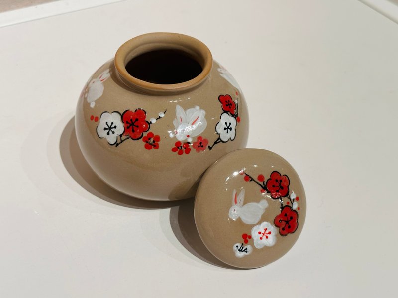 Rabbit pottery pot hand-painted tea can tea warehouse sealed can - Teapots & Teacups - Pottery Red