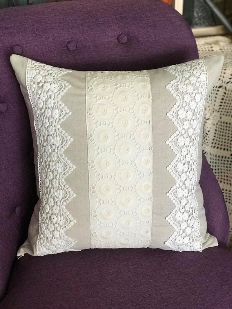 Oreta Life Groceries - White Hawthorn Linen Lace Pillow Case - หมอน - ผ้าฝ้าย/ผ้าลินิน สีกากี
