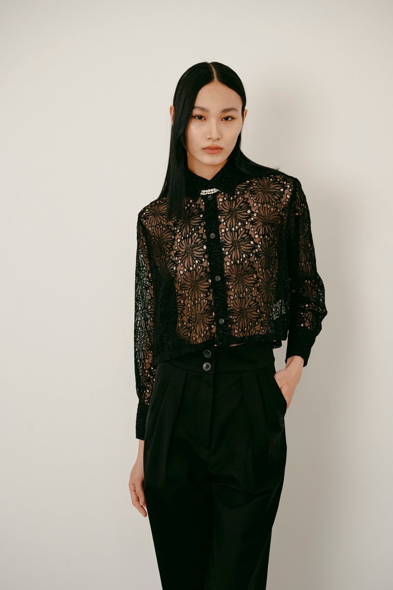 Silk Embroidered Cropped Shirt / LACE CROP SHIRT - เสื้อเชิ้ตผู้หญิง - ผ้าไหม สีดำ