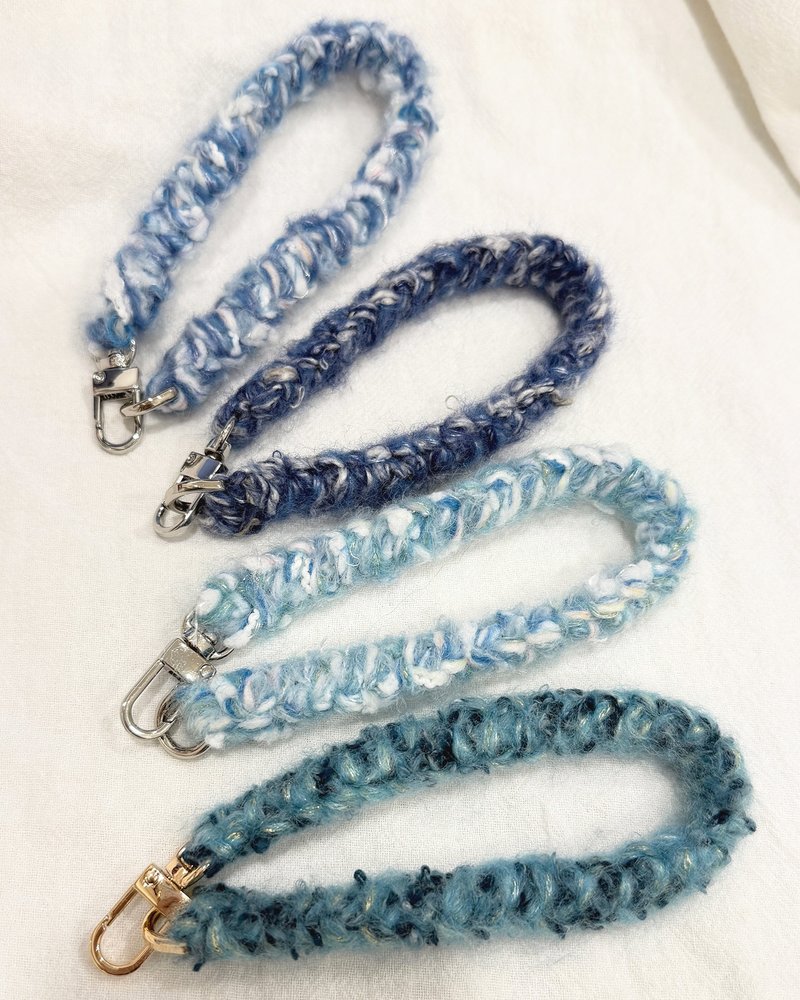【毛毛系列】短手機掛繩×藍色系  短繩/羊毛材質/溫暖舒適 - 手機掛繩/背帶 - 羊毛 
