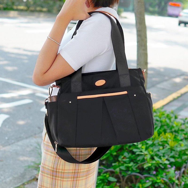 Wrinkled streamlined side-back dual-purpose commuter tote bag 82720 (black) - Messenger Bags & Sling Bags - Nylon Black