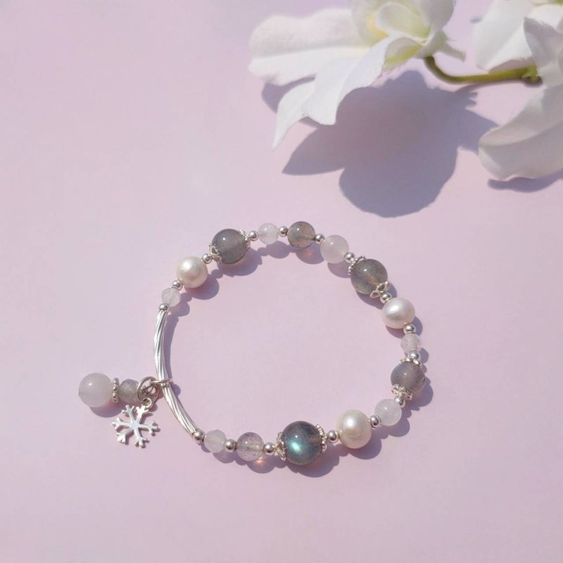 Snowy mountains reflect the moon. Labradorite Freshwater Pearl Moonstone S925 Sterling Silver Crystal Ore Design Bracelet - Bracelets - Crystal Gray