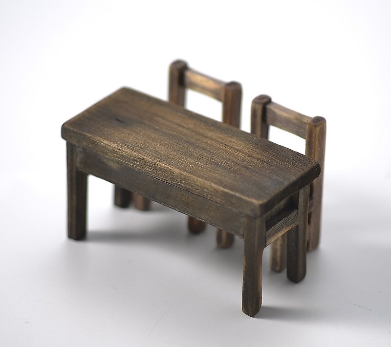 古い机と椅子III - 置物 - 木製 ブラウン