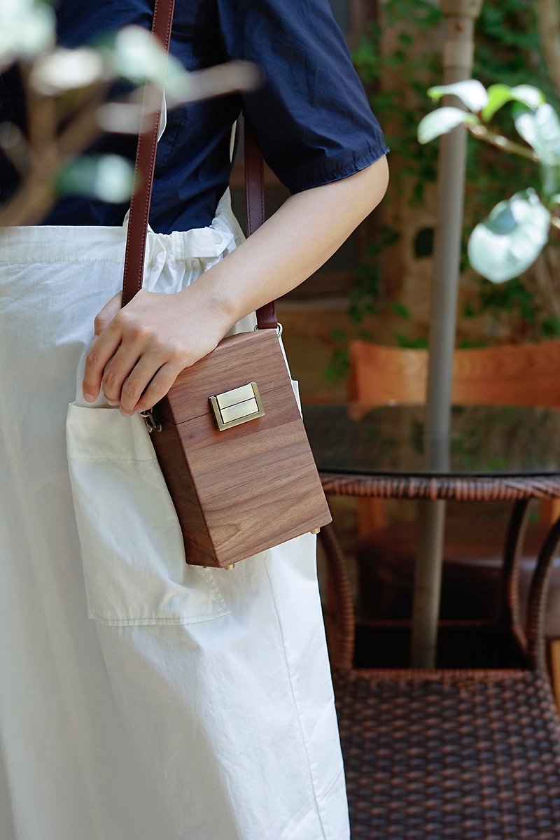 Japanese walnut cigarette case bag shoulder messenger bag