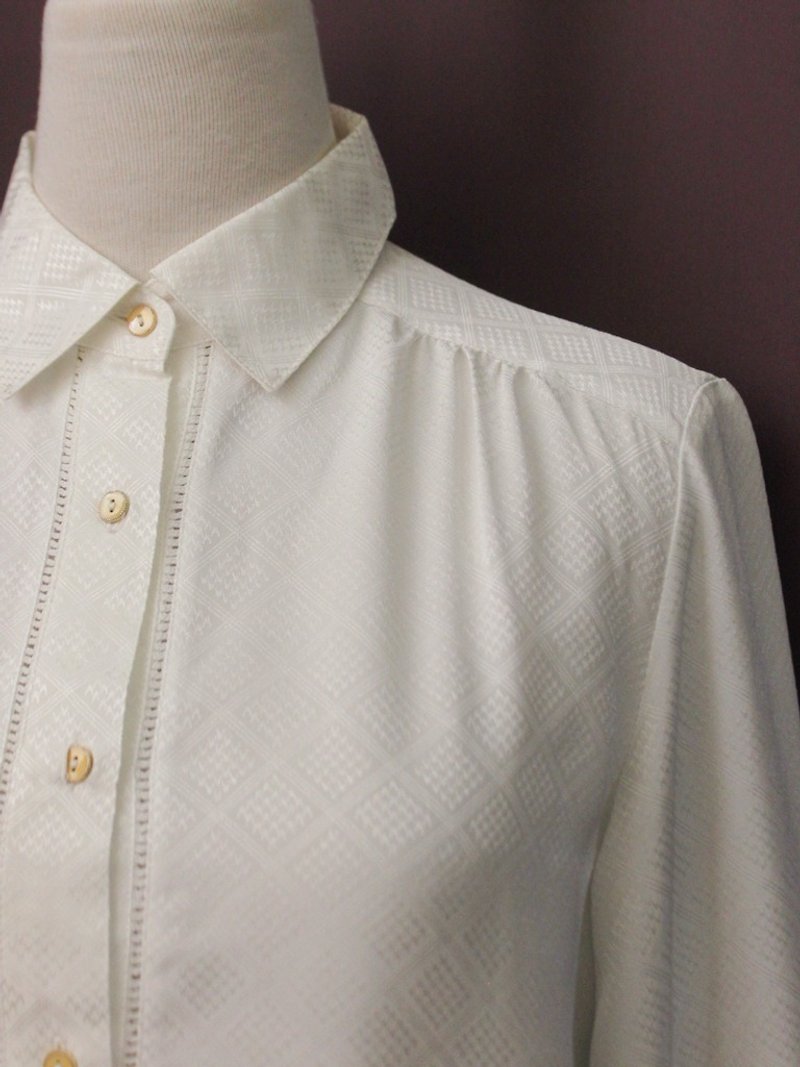 復古日本製典雅簡約格紋印花白色長袖古著襯衫 Vintage Blouse - 恤衫 - 聚酯纖維 白色