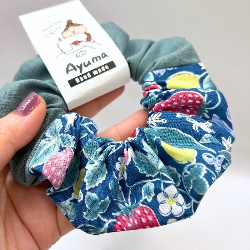Strawberry Rabbit Little Girl's Handmade Splicing Hair Tie - เครื่องประดับผม - ผ้าฝ้าย/ผ้าลินิน สึชมพู