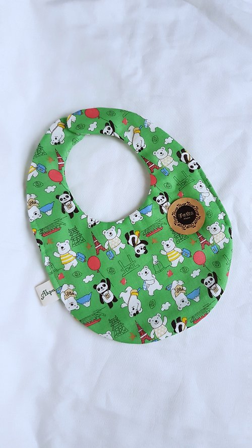 Akpn手作宣言 北極熊與貓熊遊日本-綠色-雙面蛋型圍兜.口水巾100%cotton八層紗