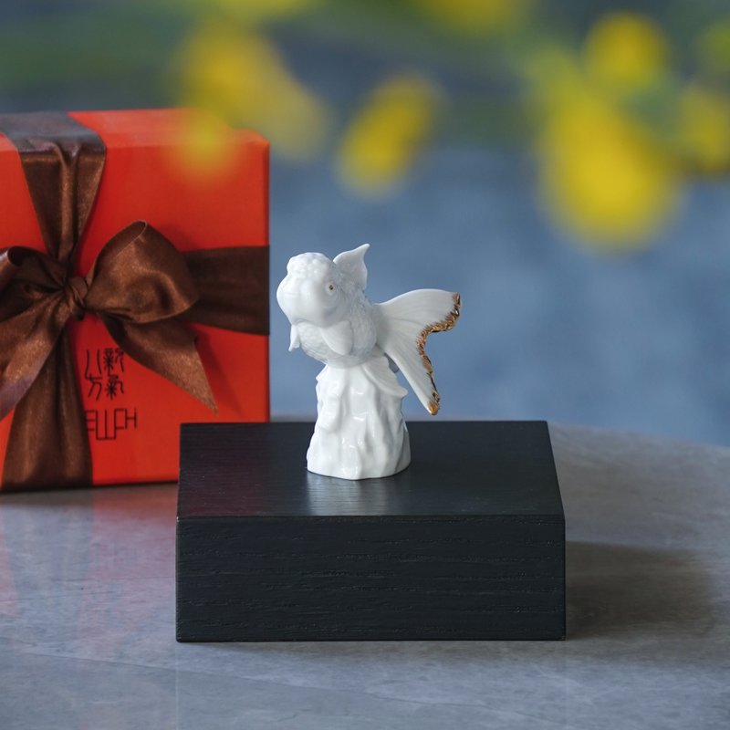 高昇 金魚藝術瓷擺件 象徵成長與飛躍的升遷賀禮首選 - 乾燥花/永生花 - 其他材質 白色