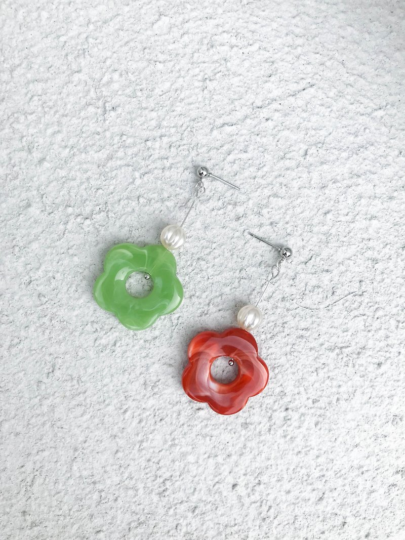 【Christmas gift】 Ear pin ear clip - ต่างหู - เรซิน หลากหลายสี