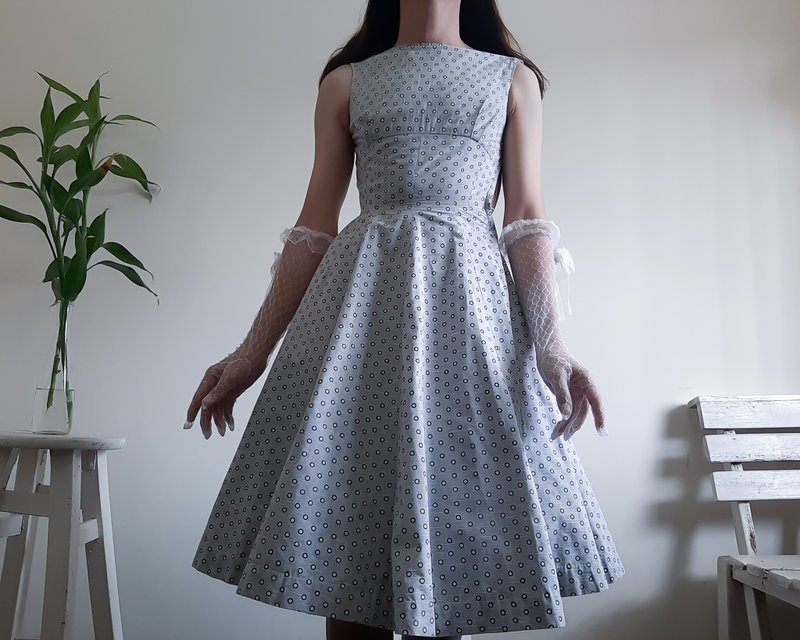 Vintage 1950s polka dots dress Grey polka dots full skirt day dress Party dress - ชุดราตรี - ผ้าฝ้าย/ผ้าลินิน สีเทา