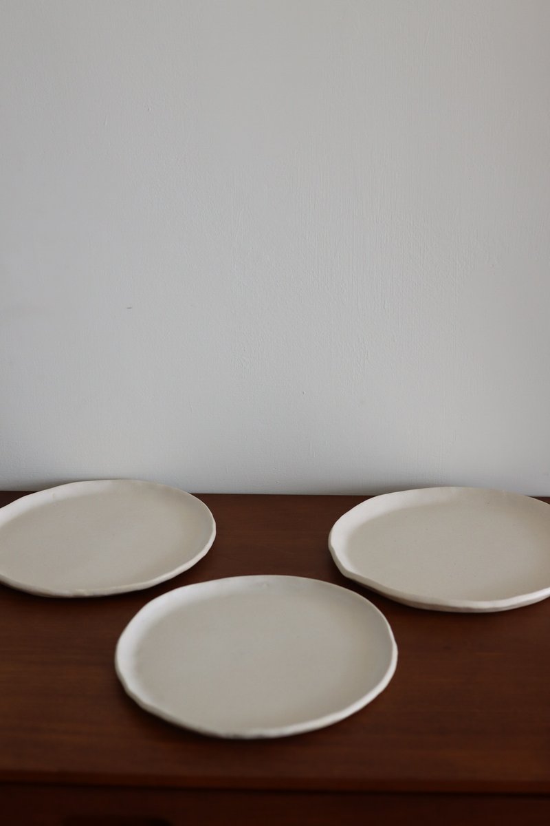 Aries Manufacturing-Feel white glazed flat plate - จานและถาด - ดินเผา ขาว