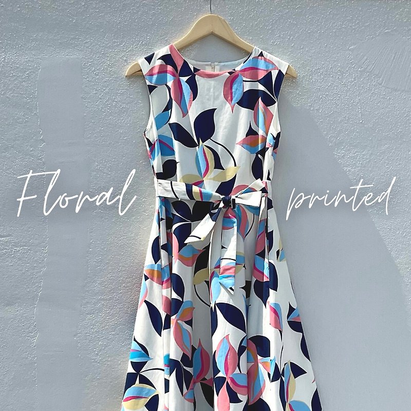 Abstract floral printed dress - 洋裝/連身裙 - 棉．麻 白色