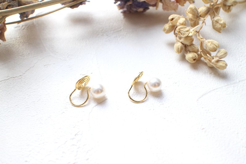 雪白-珍珠 黃銅耳環-夾式 - 耳環/耳夾 - 銅/黃銅 多色