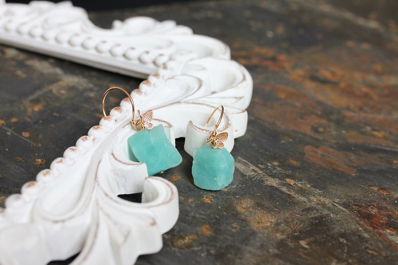 Play color Dieer Tianhe original earrings / Color butterfly rough amazonite earring. Mother's Day Christmas Valentine's Day birthday gift - ต่างหู - เครื่องเพชรพลอย สีน้ำเงิน