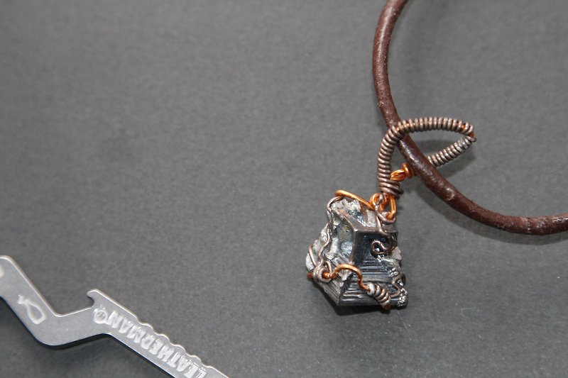 【Series of Bismuth】Bismuth pendant _ Steampunk - Necklaces - Other Metals Multicolor