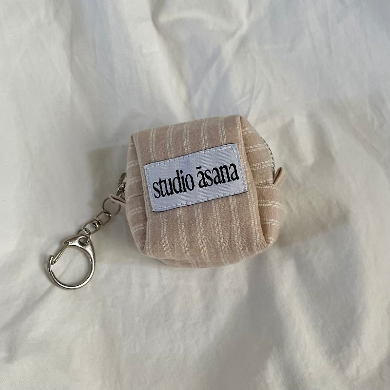 (baby) Box zipper pouch (beige) - กระเป๋าเครื่องสำอาง - ผ้าฝ้าย/ผ้าลินิน สีกากี